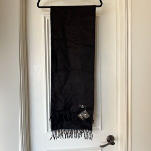 NWT Tumi 100% Baby Alpaca Black Fringe Scarf NEW